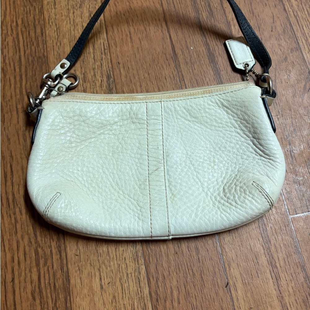 Coach Leather Women's Bag - Picture 2 of 4